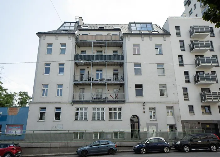 Spacious With Huge Shared Terrace And Grill Located Between Centre And Donau River * Viena