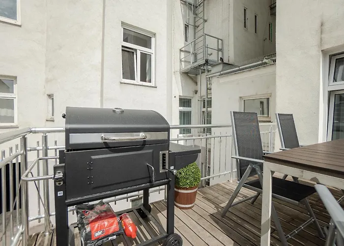 Spacious With Huge Shared Terrace And Grill Located Between Centre And Donau River * Viena